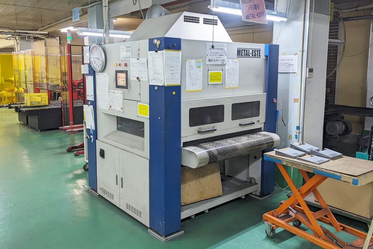 乾式バリ取り機